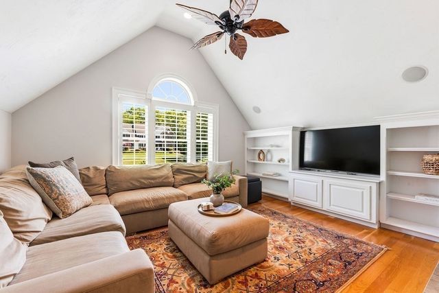 39 Opal Cir, Franklin, MA 02038