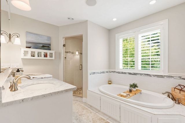 39 Opal Cir, Franklin, MA 02038