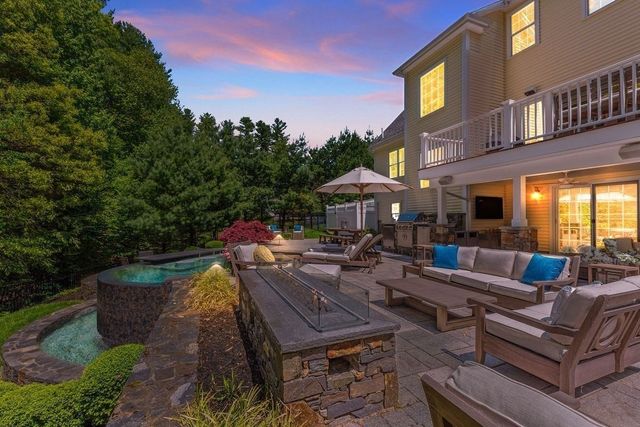 39 Opal Cir, Franklin, MA 02038