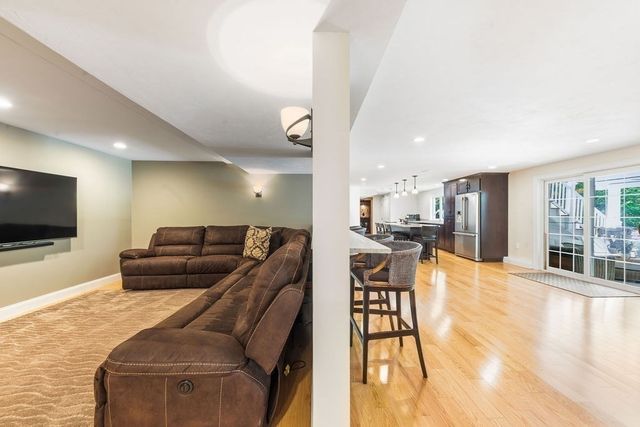 39 Opal Cir, Franklin, MA 02038