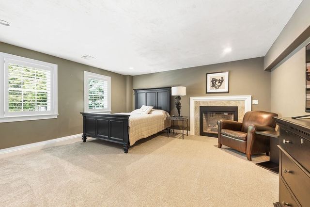 39 Opal Cir, Franklin, MA 02038