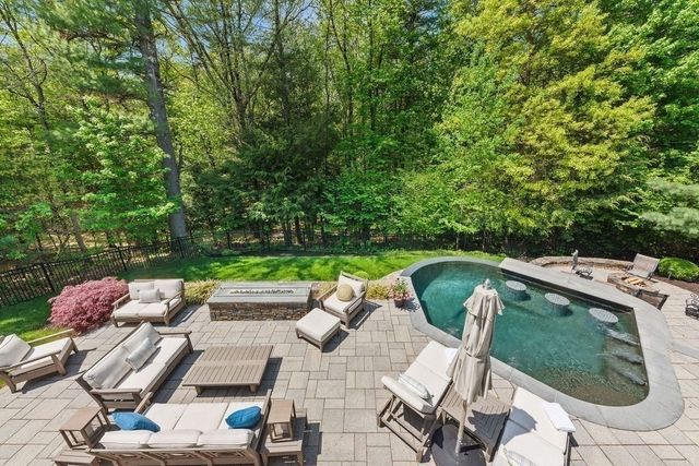 39 Opal Cir, Franklin, MA 02038