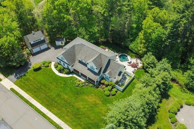 39 Opal Cir, Franklin, MA 02038