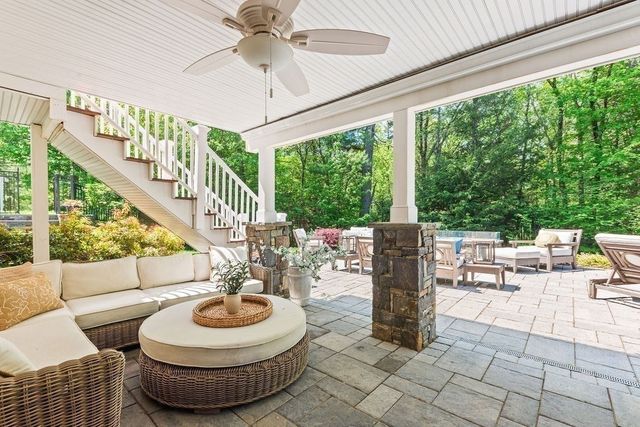 39 Opal Cir, Franklin, MA 02038