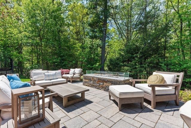 39 Opal Cir, Franklin, MA 02038