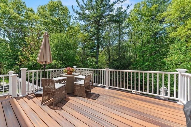 39 Opal Cir, Franklin, MA 02038