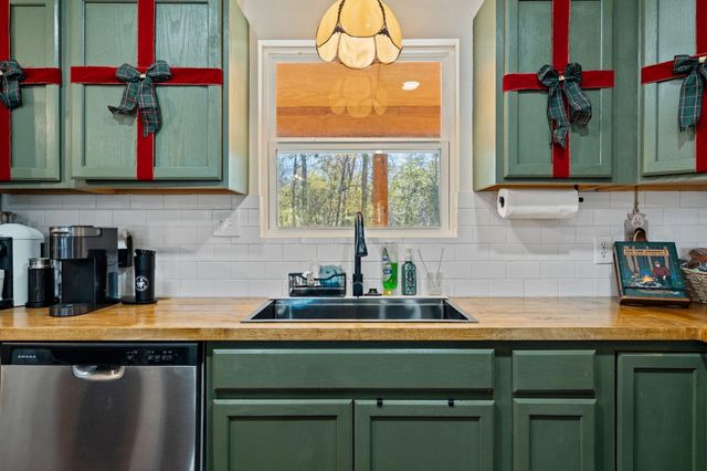 627 Dove Creek Drive, Coldspring, TX 77331