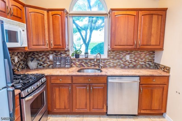 17 Constitution Ct, Montville Twp., NJ 07045