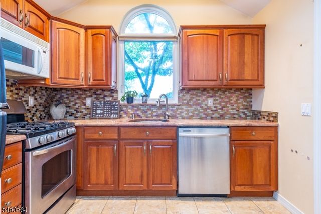 17 Constitution Ct, Montville Twp., NJ 07045