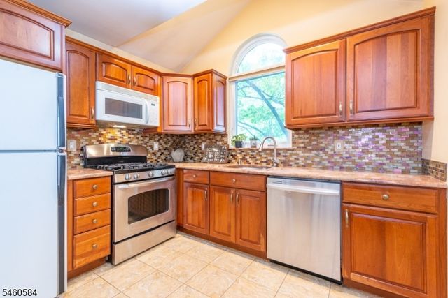 17 Constitution Ct, Montville Twp., NJ 07045