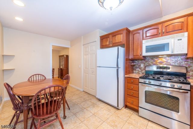 17 Constitution Ct, Montville Twp., NJ 07045