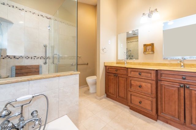 17 Constitution Ct, Montville Twp., NJ 07045