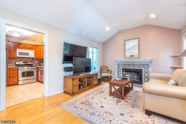 17 Constitution Ct, Montville Twp., NJ 07045