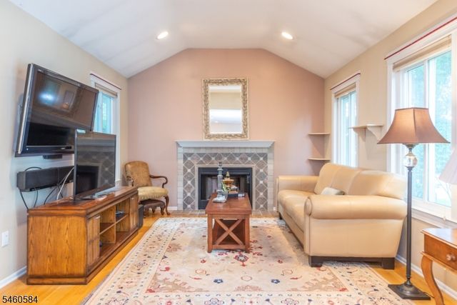 17 Constitution Ct, Montville Twp., NJ 07045