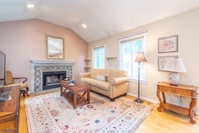 17 Constitution Ct, Montville Twp., NJ 07045