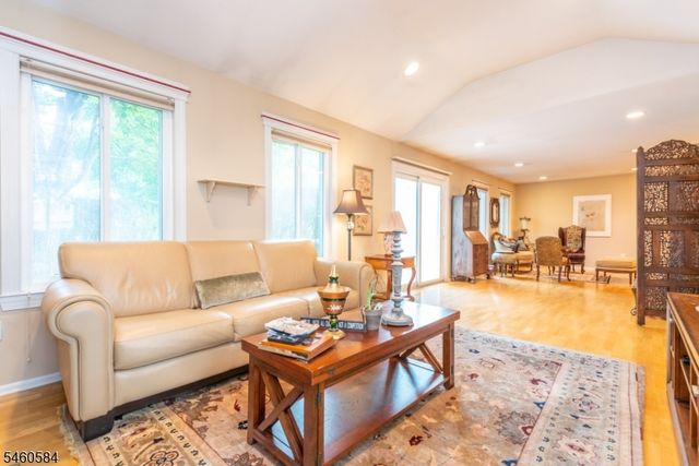17 Constitution Ct, Montville Twp., NJ 07045