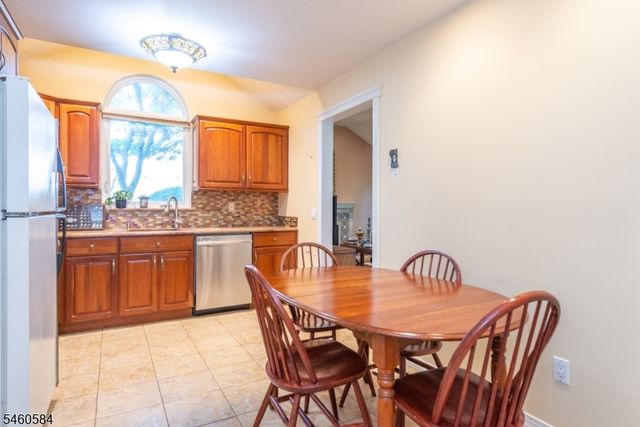 17 Constitution Ct, Montville Twp., NJ 07045