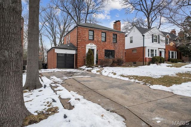 8417 Colonial Lane, St Louis, MO 63124