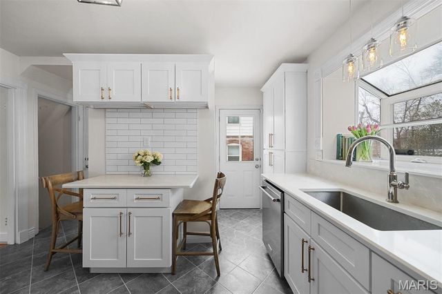 8417 Colonial Lane, St Louis, MO 63124