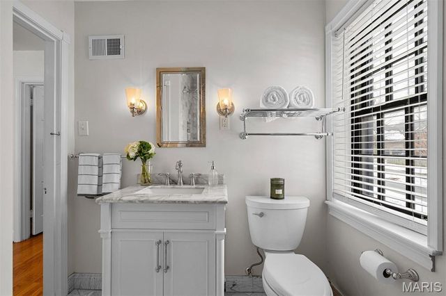 8417 Colonial Lane, St Louis, MO 63124