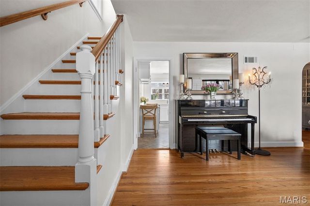 8417 Colonial Lane, St Louis, MO 63124