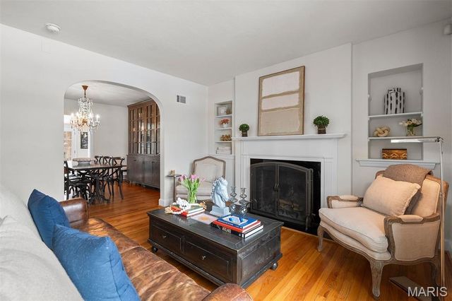 8417 Colonial Lane, St Louis, MO 63124