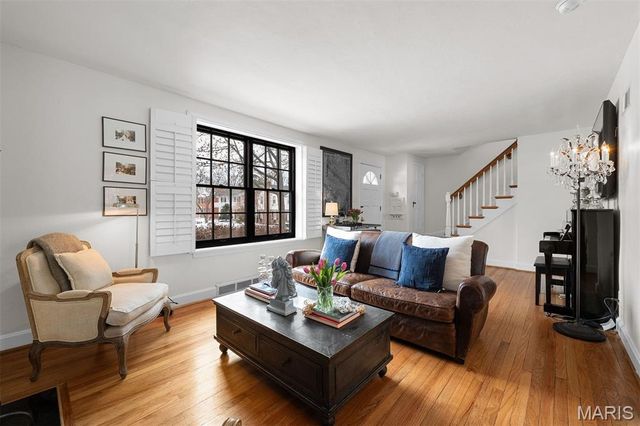 8417 Colonial Lane, St Louis, MO 63124