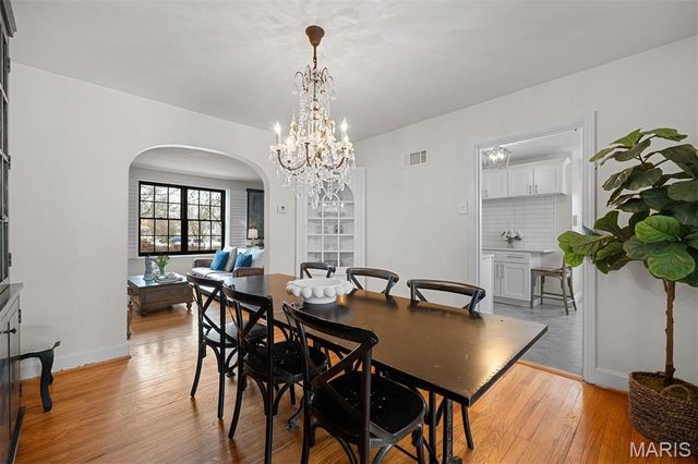 8417 Colonial Lane, St Louis, MO 63124