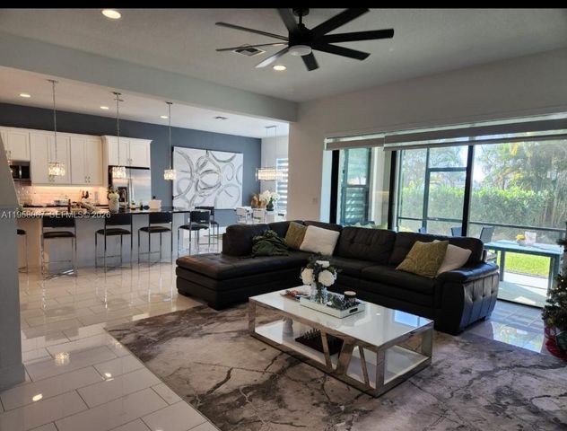 8550 NW 39th Ct, Coral Springs, FL 33065