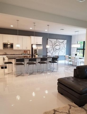 8550 NW 39th Ct, Coral Springs, FL 33065