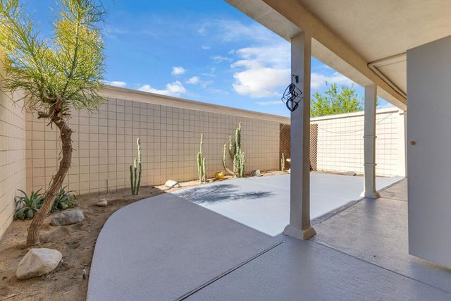 465 Desert Lakes Drive, Palm Springs, CA 92264
