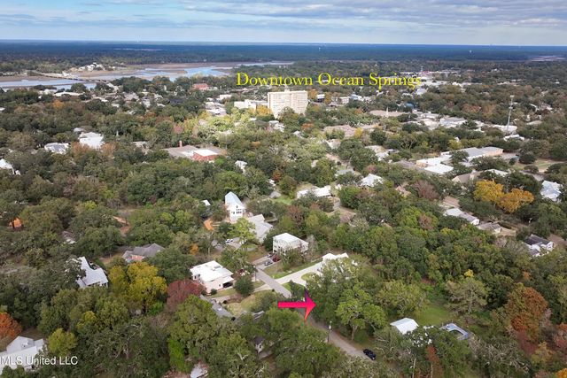 408 Ruskin Avenue, Ocean Springs, MS 39564