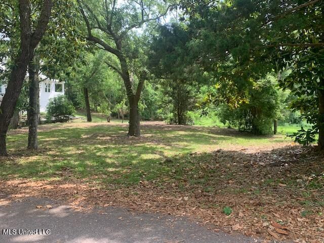 408 Ruskin Avenue, Ocean Springs, MS 39564