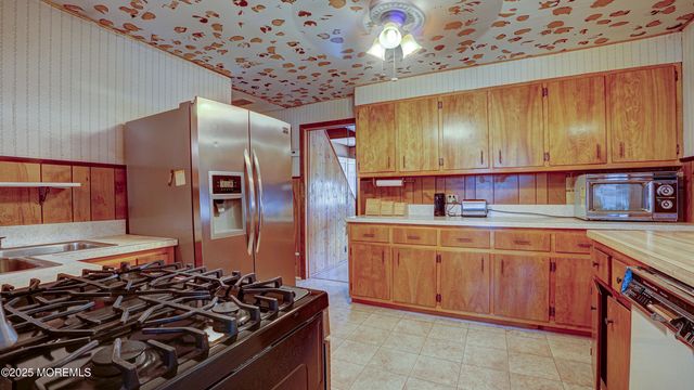 116 Hudson Avenue, Hazlet, NJ 07734