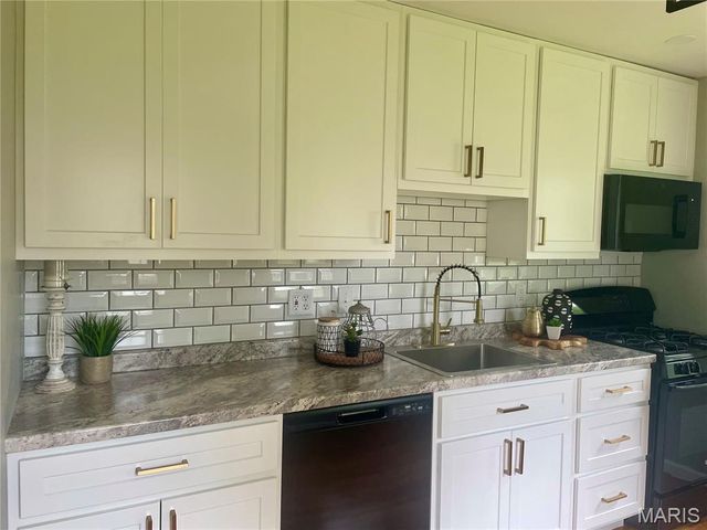 3550 Saint Christopher Lane, St Ann, MO 63074
