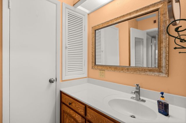 1601 Pennsylvania Street NE L3, Albuquerque, NM 87110