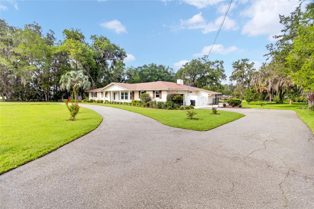 Image 3 of property listing at 6420 SW 35TH WAY, Gainesville, FL 32608