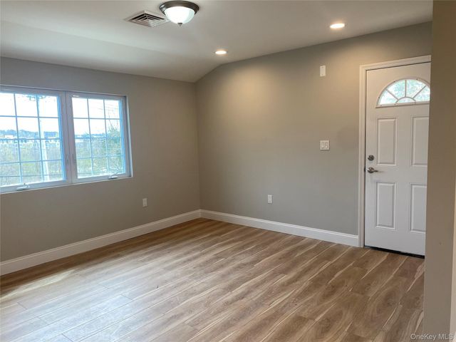 10 The Place, Glen Cove, NY 11542