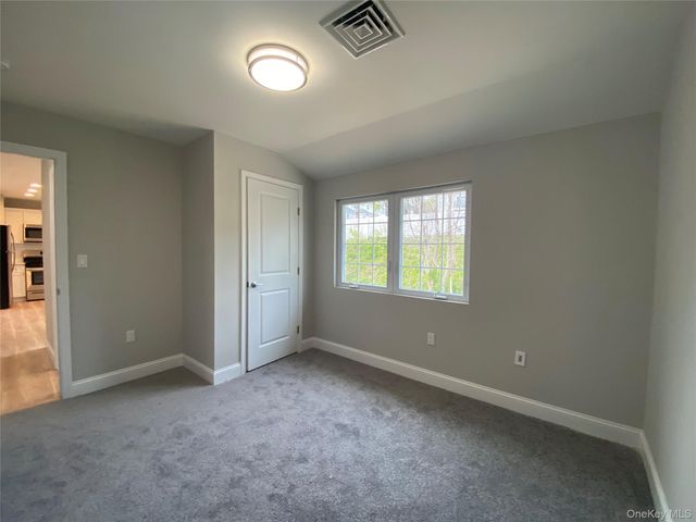 10 The Place, Glen Cove, NY 11542