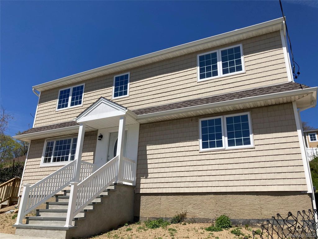 10 The Place, Glen Cove, NY 11542