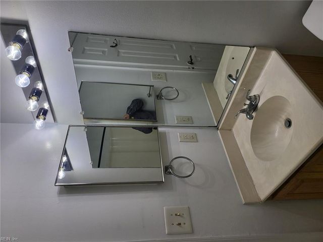 408 Rivers Ridge CIR, Newport News, VA 23608