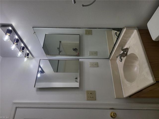 408 Rivers Ridge CIR, Newport News, VA 23608