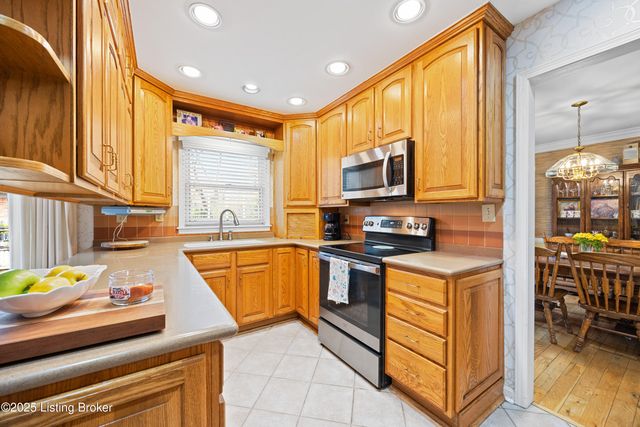 10208 Statia Lynn Ct, Louisville, KY 40223