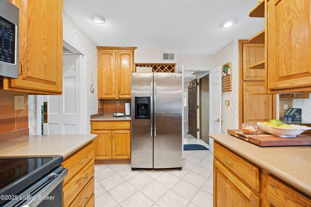 10208 Statia Lynn Ct, Louisville, KY 40223