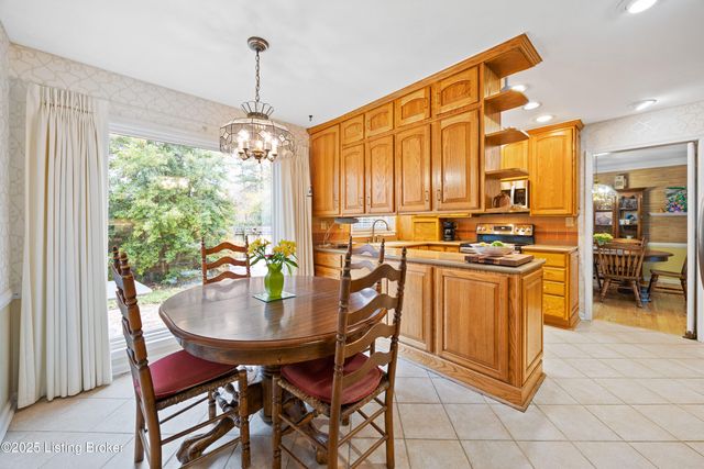 10208 Statia Lynn Ct, Louisville, KY 40223