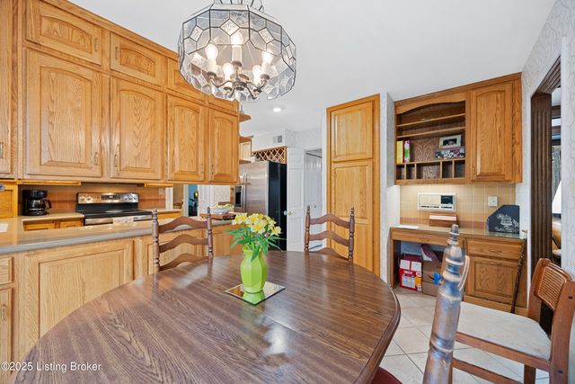 10208 Statia Lynn Ct, Louisville, KY 40223