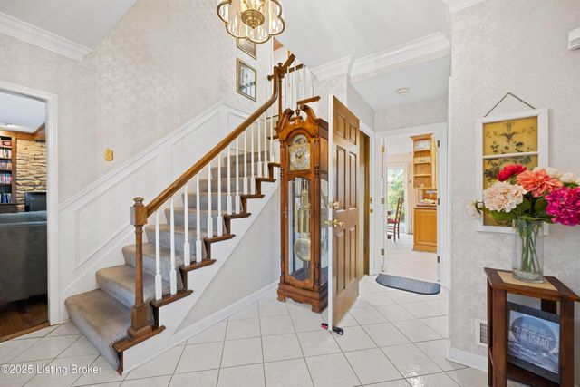 10208 Statia Lynn Ct, Louisville, KY 40223