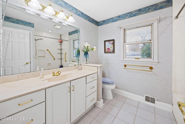 10208 Statia Lynn Ct, Louisville, KY 40223