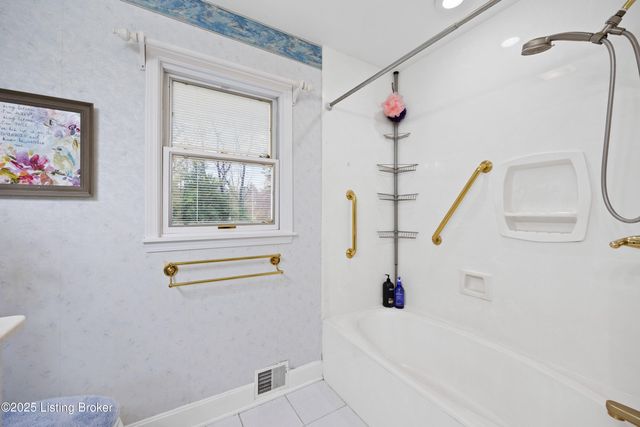 10208 Statia Lynn Ct, Louisville, KY 40223