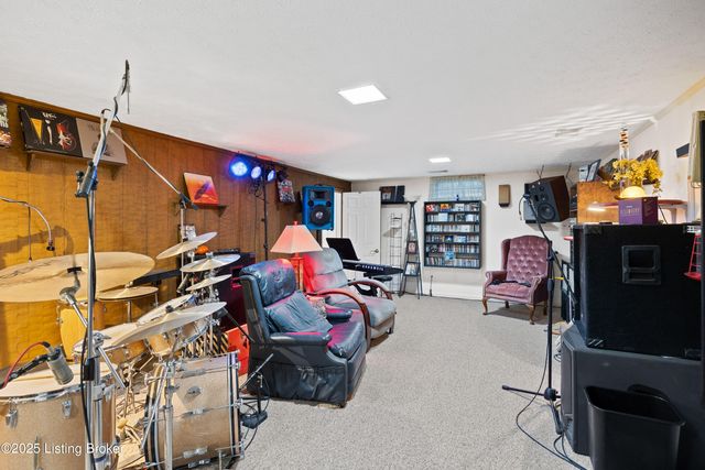 10208 Statia Lynn Ct, Louisville, KY 40223